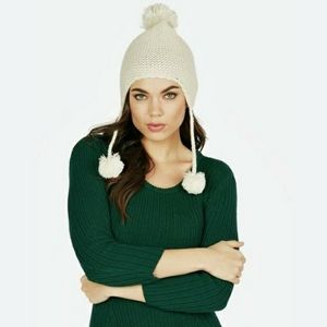 🎁3/$20🎁 Ivory Side Pom Beanie